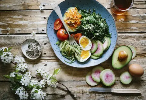 Daily calories for weight loss when you eat out often